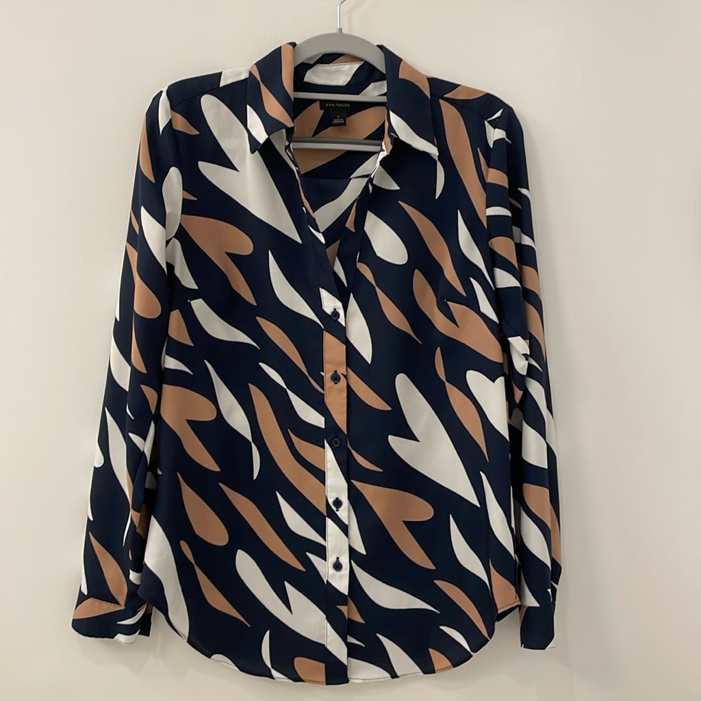 Ann Taylor Patterned Long Sleeve Blouse. Size: Small